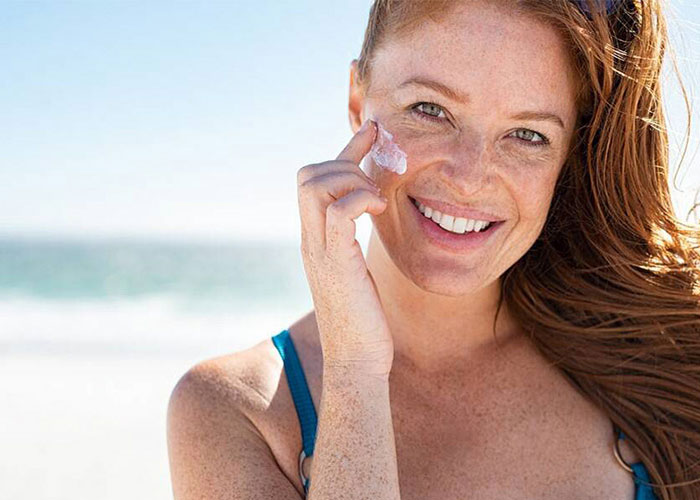 چه ضد آفتابی برای پوست چرب و آکنه‌ دار مناسب است؟