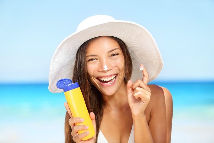 ویژگی‌های ضد آفتاب برای پوست چرب با منافذ باز چیست؟